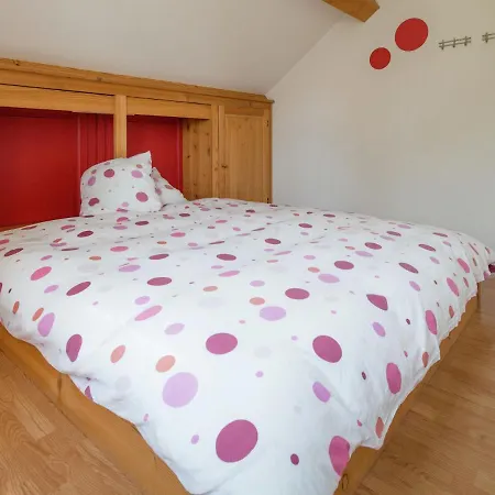 Cozy Holiday In With Private Garden Сasa de vacaciones *